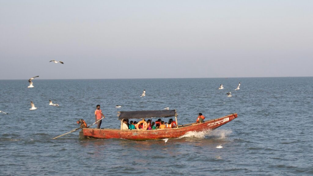 A Lake That Breathes With the Seasons