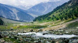 Jammu & Kashmir Reopens 14 Tourist Spots, Signalling a Quiet but Hopeful Comeback