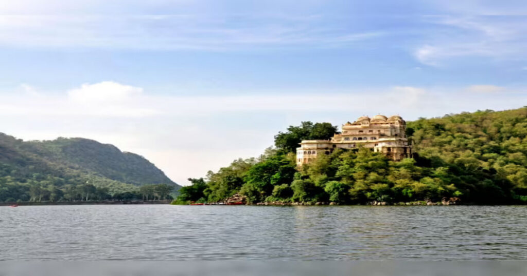 Siliserh Lake
